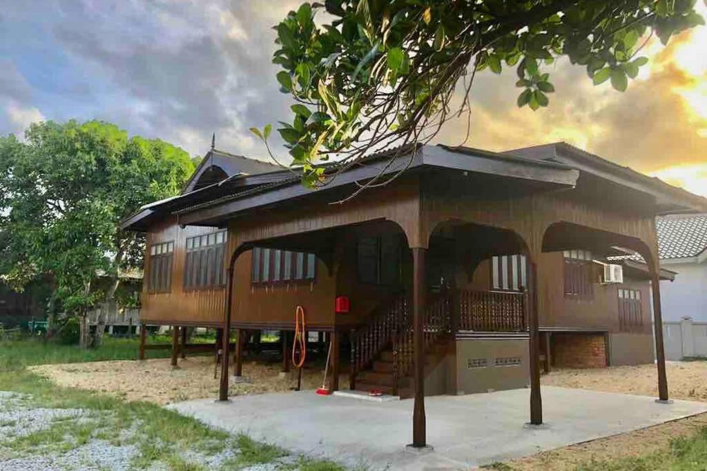 De Rhumaa Homestay クアラ・トレンガヌ エクステリア 写真