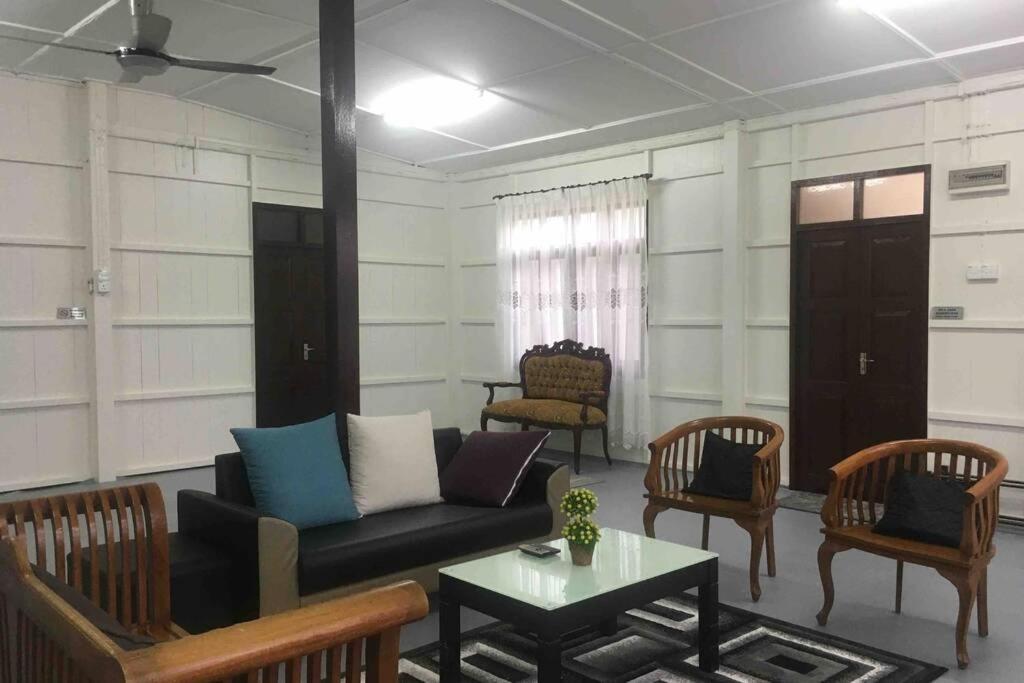 De Rhumaa Homestay クアラ・トレンガヌ エクステリア 写真